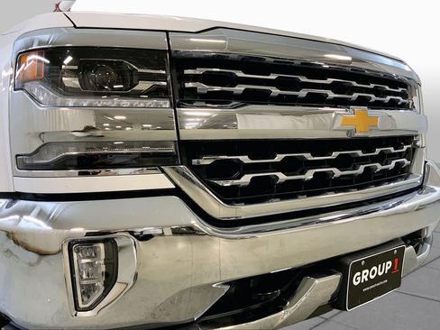 Used 2018 Chevrolet Silverado 1500 LTZ AWD/4WD image 32