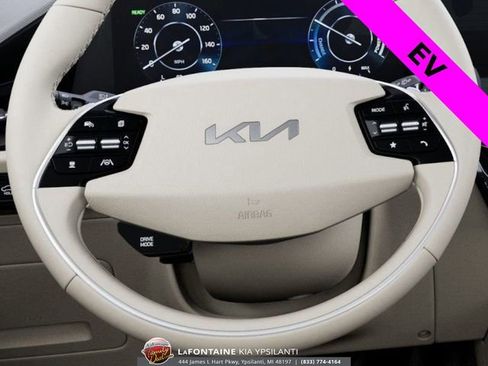 New 2025 Kia Niro Wave w/ Wave Preserve Package FWD image 28