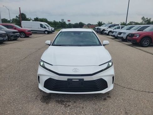 Used 2025 Toyota Camry LE FWD image 18