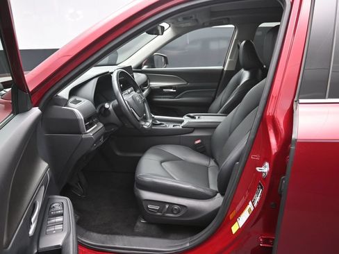 Certified 2024 Toyota Grand Highlander AWD image 9
