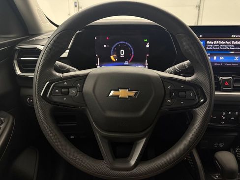 Used 2025 Chevrolet TrailBlazer LT FWD image 17
