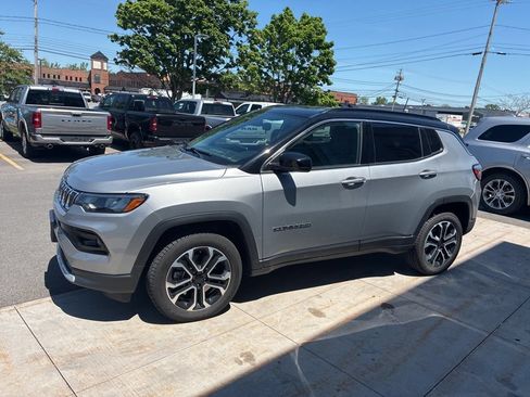Used 2023 Jeep Compass Limited w/ Sun and Sound Group AWD/4WD image 8