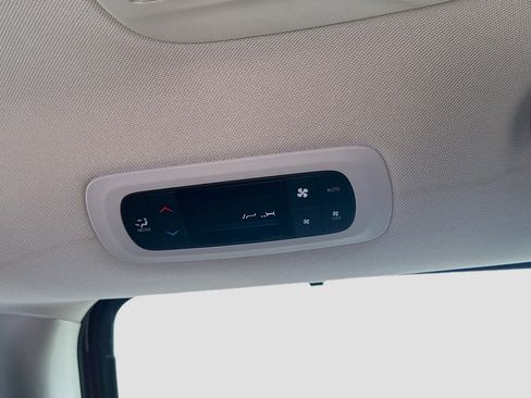 Used 2021 Chrysler Pacifica Touring w/ Cold Weather Group FWD image 20