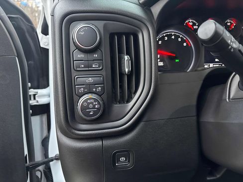 Used 2021 Chevrolet Silverado 1500 Custom image 13