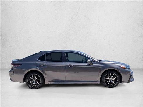 Used 2023 Toyota Camry SE FWD image 4