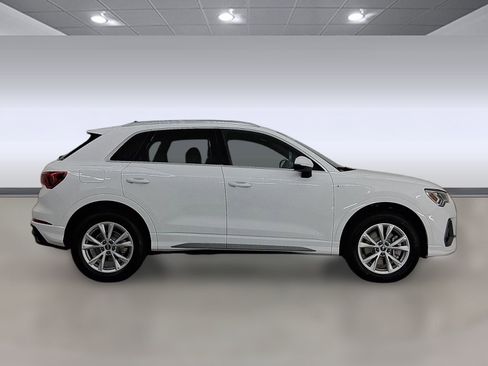 Used 2025 Audi Q3 2.0T Premium w/ Convenience Package image 8