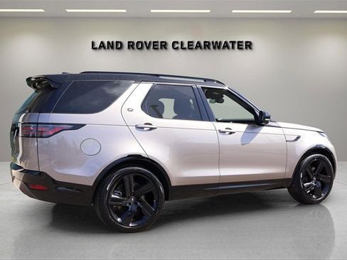 Used 2025 Land Rover Discovery Dynamic SE image 5