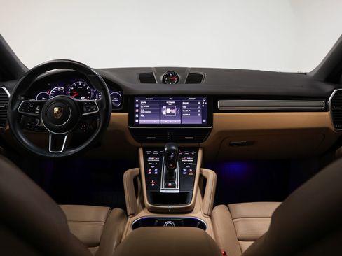 Certified 2023 Porsche Cayenne Platinum Edition AWD/4WD image 28