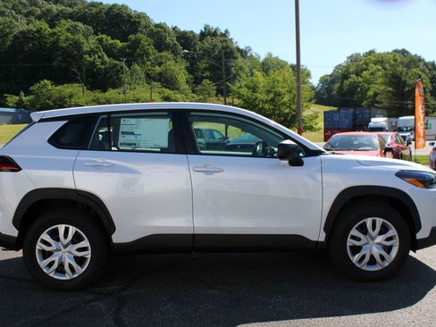 New 2026 Toyota Corolla Cross L AWD/4WD image 6