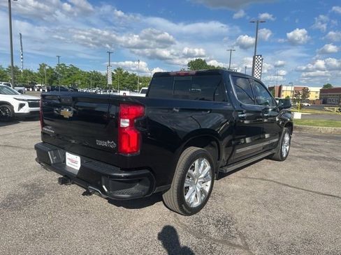 Used 2025 Chevrolet Silverado 1500 High Country w/ High Country Premium Package AWD/4WD image 3