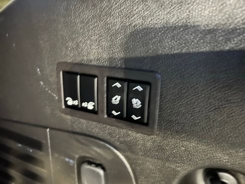 Used 2017 GMC Yukon SLT image 25