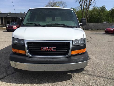 Used 2017 GMC Savana 2500 RWD image 4