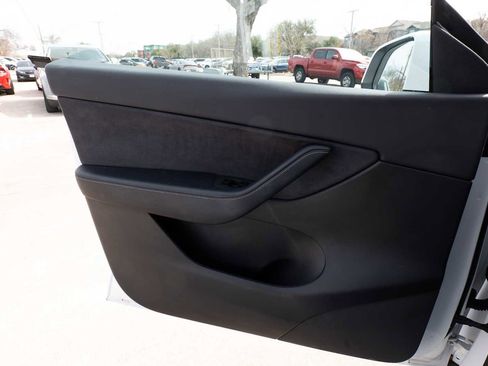 Used 2021 Tesla Model Y Long Range image 18