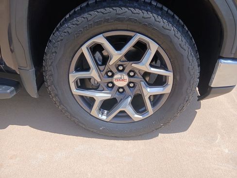 Used 2022 GMC Sierra 1500 SLT AWD/4WD image 17