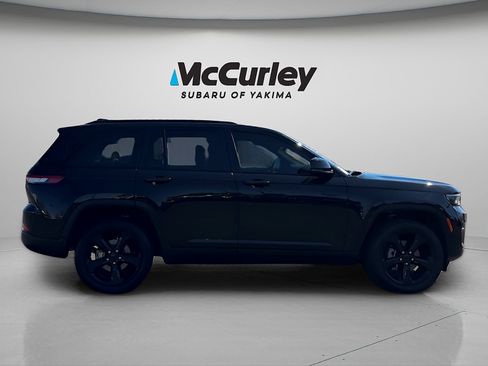 Used 2024 Jeep Grand Cherokee Altitude AWD/4WD image 6