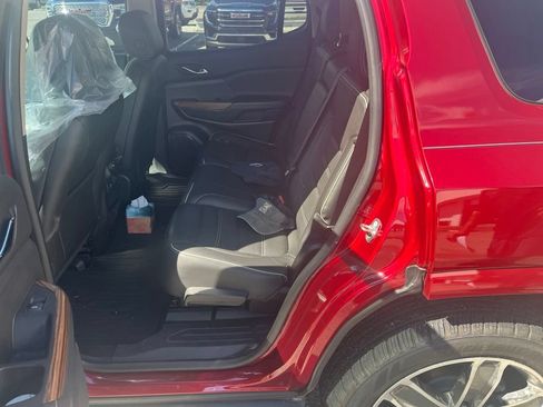Used 2019 GMC Acadia Denali w/ Technology Package FWD image 11