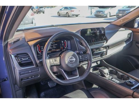 Used 2023 Nissan Rogue Platinum image 11