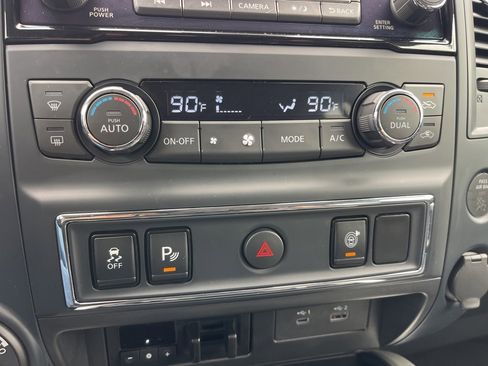 Certified 2024 Nissan Titan SV w/ SV Convenience Package image 12