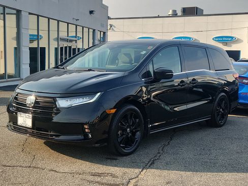Certified 2023 Honda Odyssey Sport image 3