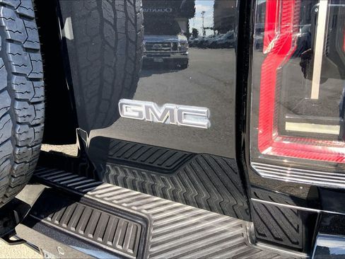 Used 2024 GMC Hummer EV 3X w/ LPO, Illumination Package AWD/4WD image 9