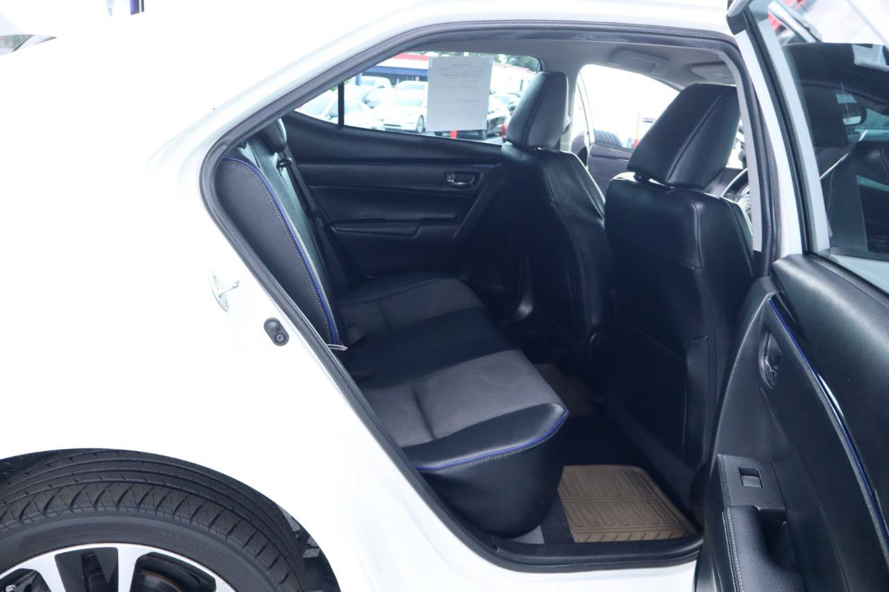Used 2018 Toyota Corolla SE FWD image 31