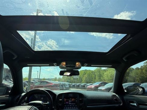 Used 2018 Chrysler 300 S w/ 300S Premium Group RWD image 16