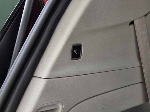 Used 2024 Chrysler Pacifica Touring-L FWD image 10