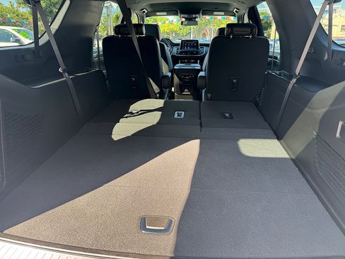 Used 2023 Chevrolet Suburban Premier RWD image 18