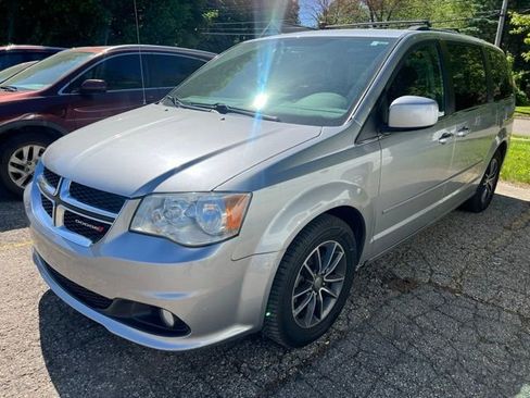 Used 2017 Dodge Grand Caravan SXT FWD image 1
