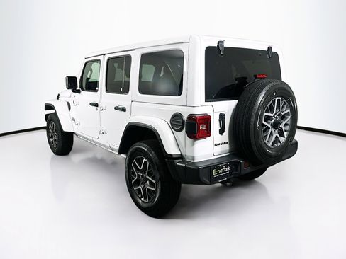Used 2025 Jeep Wrangler Unlimited Sahara AWD/4WD image 5