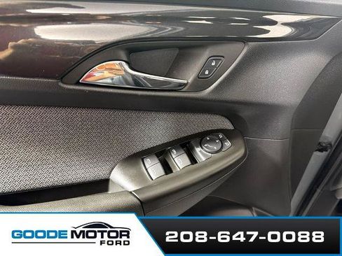 Used 2025 Chevrolet TrailBlazer LT AWD/4WD image 9