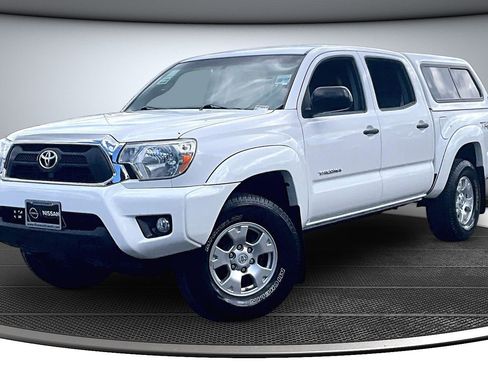 Used 2015 Toyota Tacoma 4x4 Double Cab w/ TRD Off-Road Package image 3