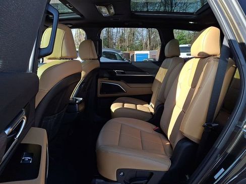 Used 2022 Kia Telluride SX w/ Towing Package image 10
