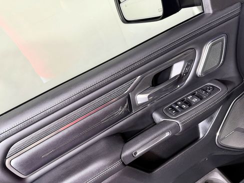 Used 2020 RAM 1500 Limited w/ Black Appearance Package AWD/4WD image 32