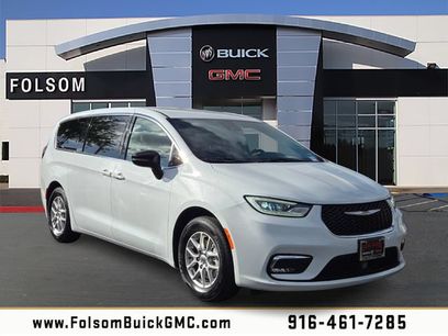 Used 2024 Chrysler Pacifica Touring-L