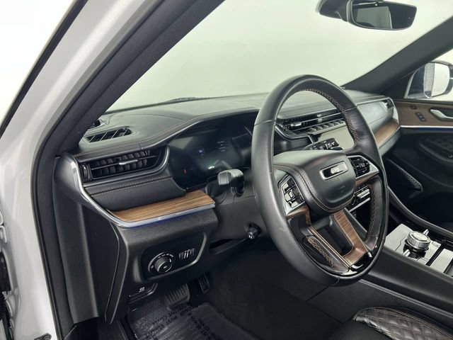Used 2024 Jeep Grand Cherokee L Summit w/ High Altitude Package AWD/4WD image 10