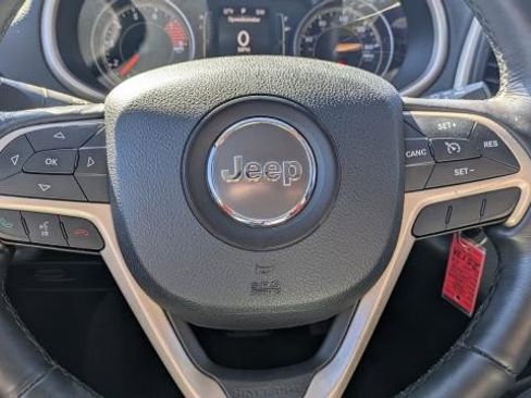 Used 2016 Jeep Cherokee Latitude w/ Cold Weather Group image 9