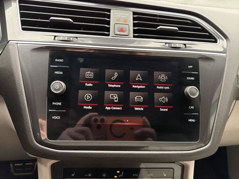 Used 2023 Volkswagen Tiguan SE R-Line image 17