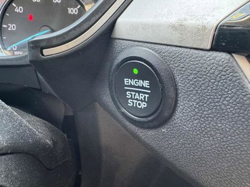 Used 2022 Ford Escape SE image 17