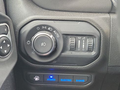 Used 2022 Jeep Wrangler Unlimited Sahara w/ Safety Group AWD/4WD image 25