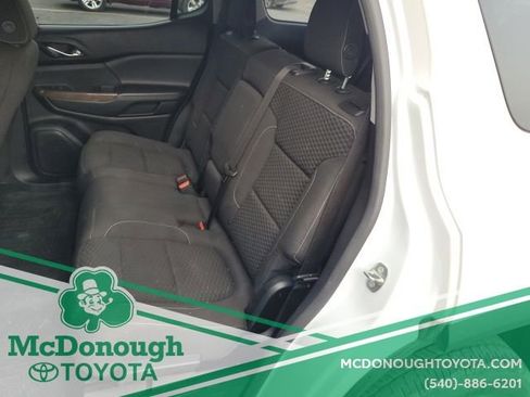 Used 2017 GMC Acadia SL image 12