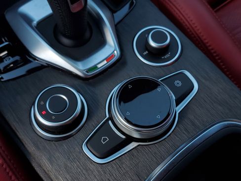 Used 2022 Alfa Romeo Stelvio Sprint image 29