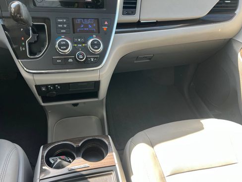 Used 2015 Toyota Sienna XLE w/ XLE Navigation Package FWD image 34