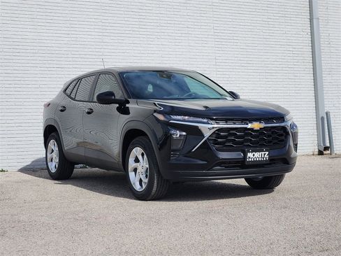 New 2026 Chevrolet Trax LS w/ LS Convenience Package image 2