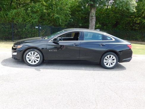 Used 2025 Chevrolet Malibu LT FWD image 2
