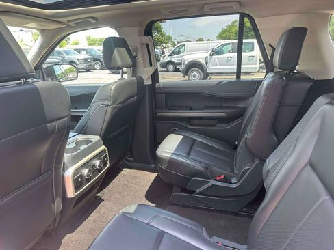 Used 2023 Ford Expedition XLT AWD/4WD image 10