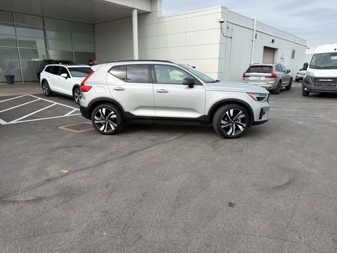 Certified 2025 Volvo XC40 B5 Plus image 2