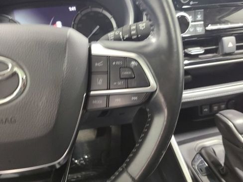 Used 2021 Toyota Highlander XLE AWD/4WD image 28