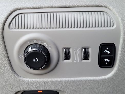 Used 2024 Jeep Wagoneer Series II w/ Flexible Seating Group image 13