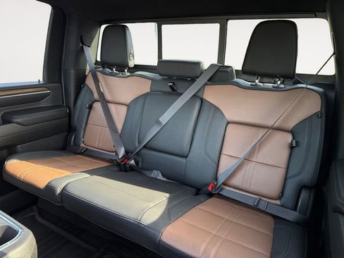 Used 2024 Chevrolet Silverado 3500 High Country w/ Technology Package image 13